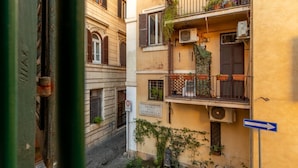 Exterior detail - iFlat | Classic And Contemporary Home (Roma)