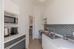 Réfrigérateur, grille-pain