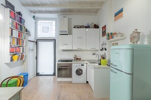 Réfrigérateur, four, plaque de cuisson, lave-vaisselle