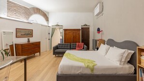 1 habitación, tabla de planchar con plancha, wifi y ropa de cama 