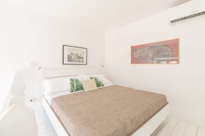 2 slaapkamers, een bureau, een strijkplank/strijkijzer, wifi