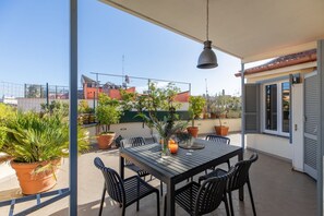Outdoor dining - iFlat | Magical flat by the Tiber (Roma)