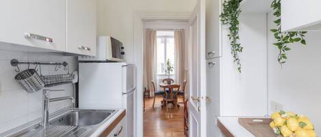 冰箱、微波炉、烤箱、洗碗机