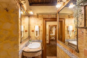 Suihku, hiustenkuivaaja, bidee