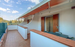 Outdoor dining - 5 bedroom pet friendly home in Vieste (Vieste)