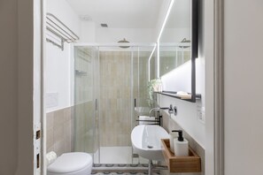 Ducha, secador de pelo, bidet