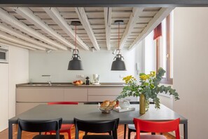 Dining - iFlat | The Tiber Gem (Roma)