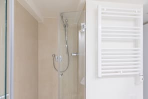 Shower, hair dryer, bidet - iFlat | The Tiber Gem (Roma)