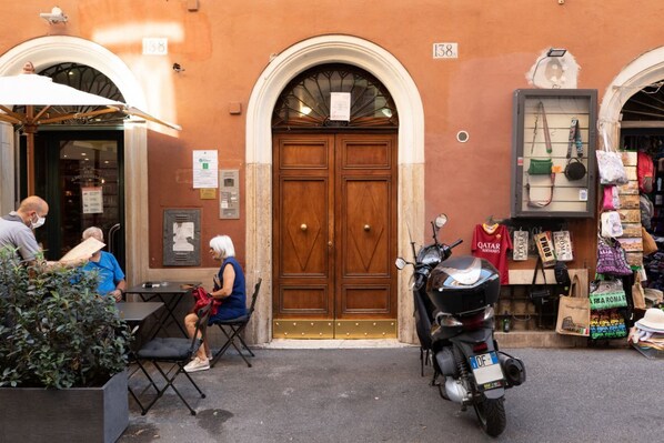 تفاصيل الفندق من الخارج