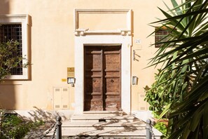 Exterior detail - iFlat | Navona White and Stylish Apartment (Roma)