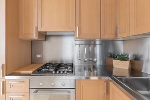 Fridge, microwave, oven, dishwasher - iFlat | Navona White and Stylish Apartment (Roma)
