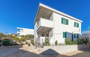 Exterior - Beautiful apartment in Okrug Gornji (Okrug Gornji)