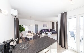 Dining - Beautiful apartment in Okrug Gornji (Okrug Gornji)