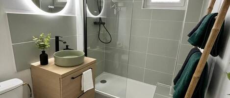 Towels, toilet paper