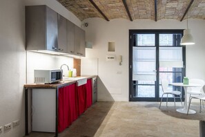 Fridge, microwave, coffee/tea maker - Colosseo Elegant Loft (Roma)