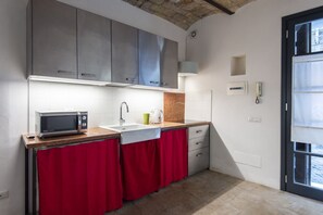 Fridge, microwave, coffee/tea maker - Colosseo Elegant Loft (Roma)
