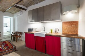 Fridge, microwave, coffee/tea maker - Colosseo Elegant Loft (Roma)