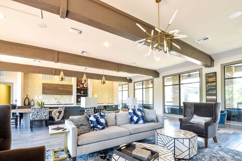 Plano Classy 2BD 2BA Apartment