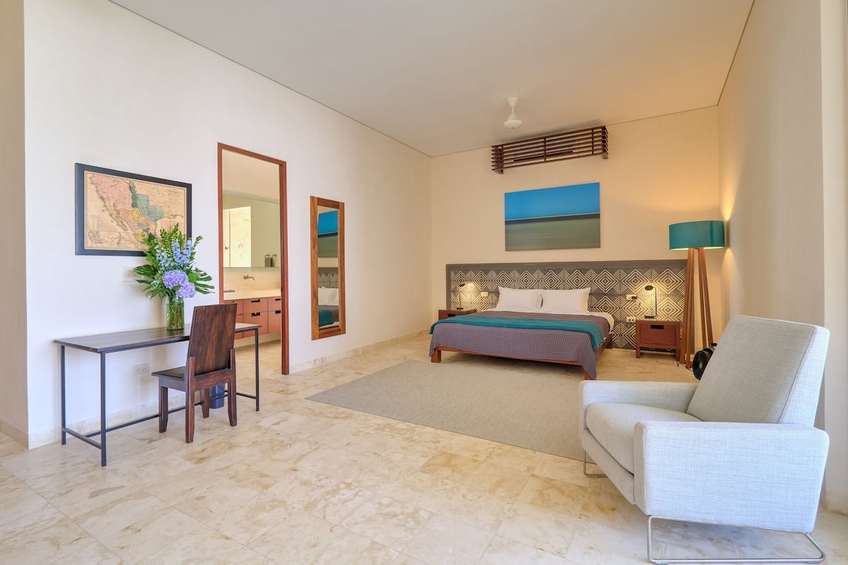 Deluxe Room (6), 1 King Bed | 1 bedroom, Egyptian cotton sheets, premium bedding, free minibar