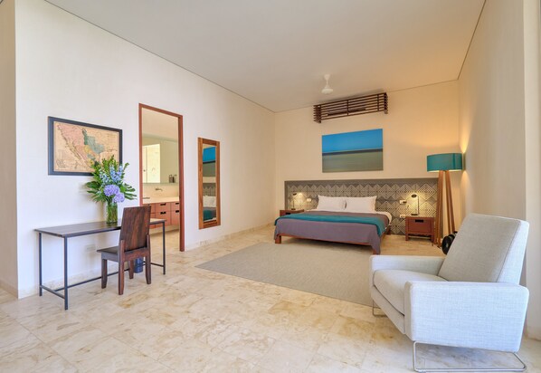 Deluxe Room (6), 1 King Bed