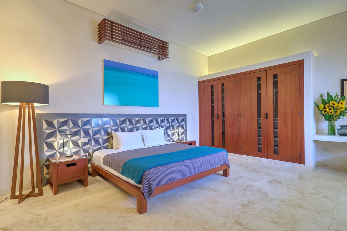 Deluxe Room (4), 1 King Bed | 1 bedroom, Egyptian cotton sheets, premium bedding, free minibar
