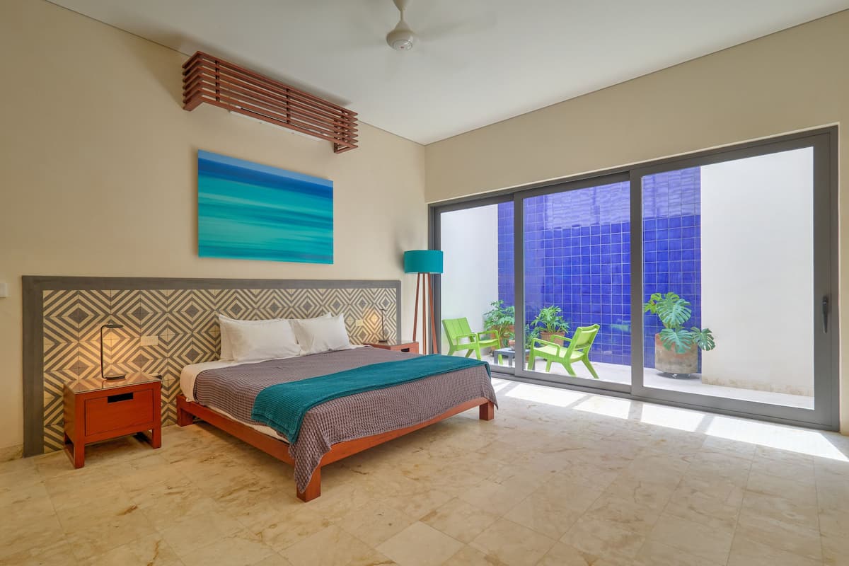 Deluxe Room (1), 1 King Bed | 1 bedroom, Egyptian cotton sheets, premium bedding, free minibar