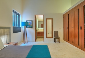 Deluxe Room (5), 1 King Bed | 1 bedroom, Egyptian cotton sheets, premium bedding, free minibar
