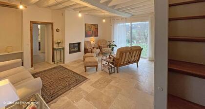 Maison de bourg rĂ©novĂ©e, 3 chambres, terrasse, jardin, proche forĂȘt et sentiers du Perche