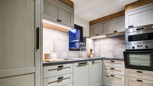Private kitchen - Spacious chalet in resort center, 10 people, pets allowed (La Plagne 1800)