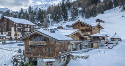 Luxurious 7-bed chalet with jacuzzi and sauna, near chairlift