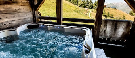Bain à remous extérieur