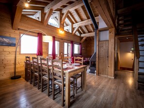 Dining - Spacious chalet with jacuzzi, pets allowed, near slopes (Plagne 1800)