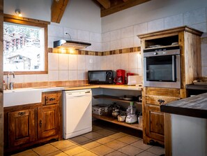 Fridge, dishwasher - Spacious chalet with jacuzzi, pets allowed, near slopes (Plagne 1800)