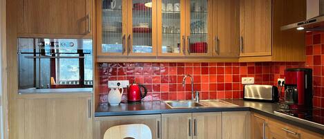 Frigorifero, microonde, forno, lavastoviglie