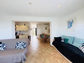 TV - Charming 2-Bedroom Apartment with Terrace, A/C, Parking, Near Beach in Lumio (Lumio)
