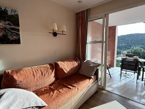 TV - Cap Esterel 1 Bedroom for 4 with Pool Access (Saint-Raphaël)