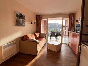TV - Cap Esterel 1 Bedroom for 4 with Pool Access (Saint-Raphaël)