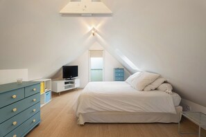 1 bedroom, free WiFi, bed sheets - Cottage 'Grand Gîte Sable D' Or 600m Plage' with Private Terrace and Wi-Fi (Plurien)