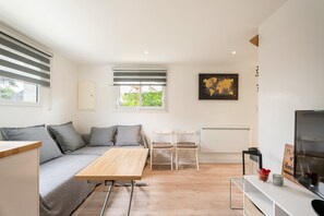 TV - Cottage 'Grand Gîte Sable D' Or 600m Plage' with Private Terrace and Wi-Fi (Plurien)