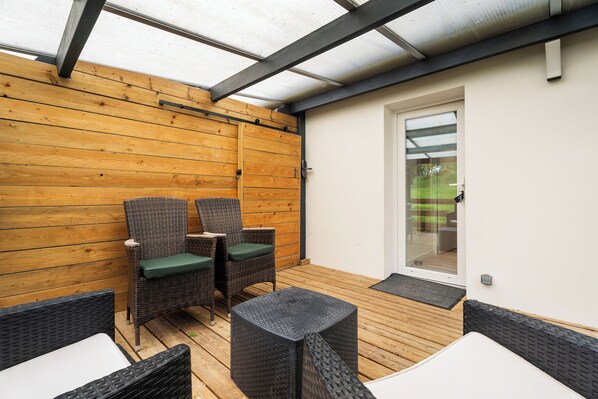 Terrace/patio - Cottage 'Grand Gîte Sable D' Or 600m Plage' with Private Terrace and Wi-Fi (Plurien)