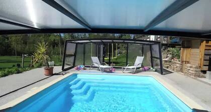 Holiday Home 'Piscine Spa Et Sauna Privé' with Lake View, Private Pool and Wi-Fi