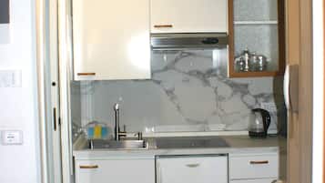 Fridge, microwave, stovetop, electric kettle