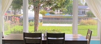 Perfect lakehouse getaway