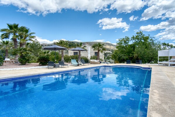 Et oppvarmet basseng