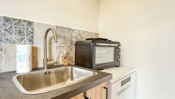 Frigorífico, horno, placa de cocina y lavavajillas