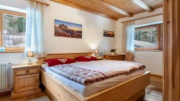 3 bedrooms, free WiFi, bed sheets