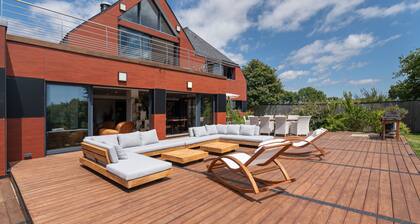 Villa 'Ty Castel - Arradon' with Private Pool, Private Terrace and Wi-Fi