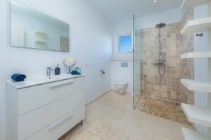 Doccia, asciugacapelli, asciugamani