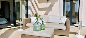 Vacation Home "Ocean Blues" with Private Pool, Shared Terrace & Wi-Fi