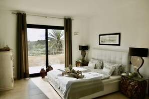 4 bedrooms, free WiFi, bed sheets